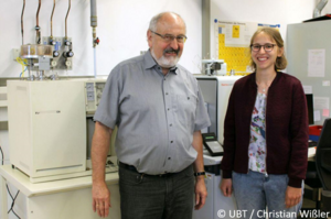 Professor Gerhard Gebauer und wissenschaftliche Mitarbeiterin Franziska Zahn