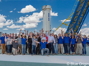 Das Team der Universität Bayreuth zusammen mit den beteiligten Wissenschaftlern aus Deutschland sowie mit Jeff Bezos und seinem Team von Blue Origin an der West Texas Launch Site